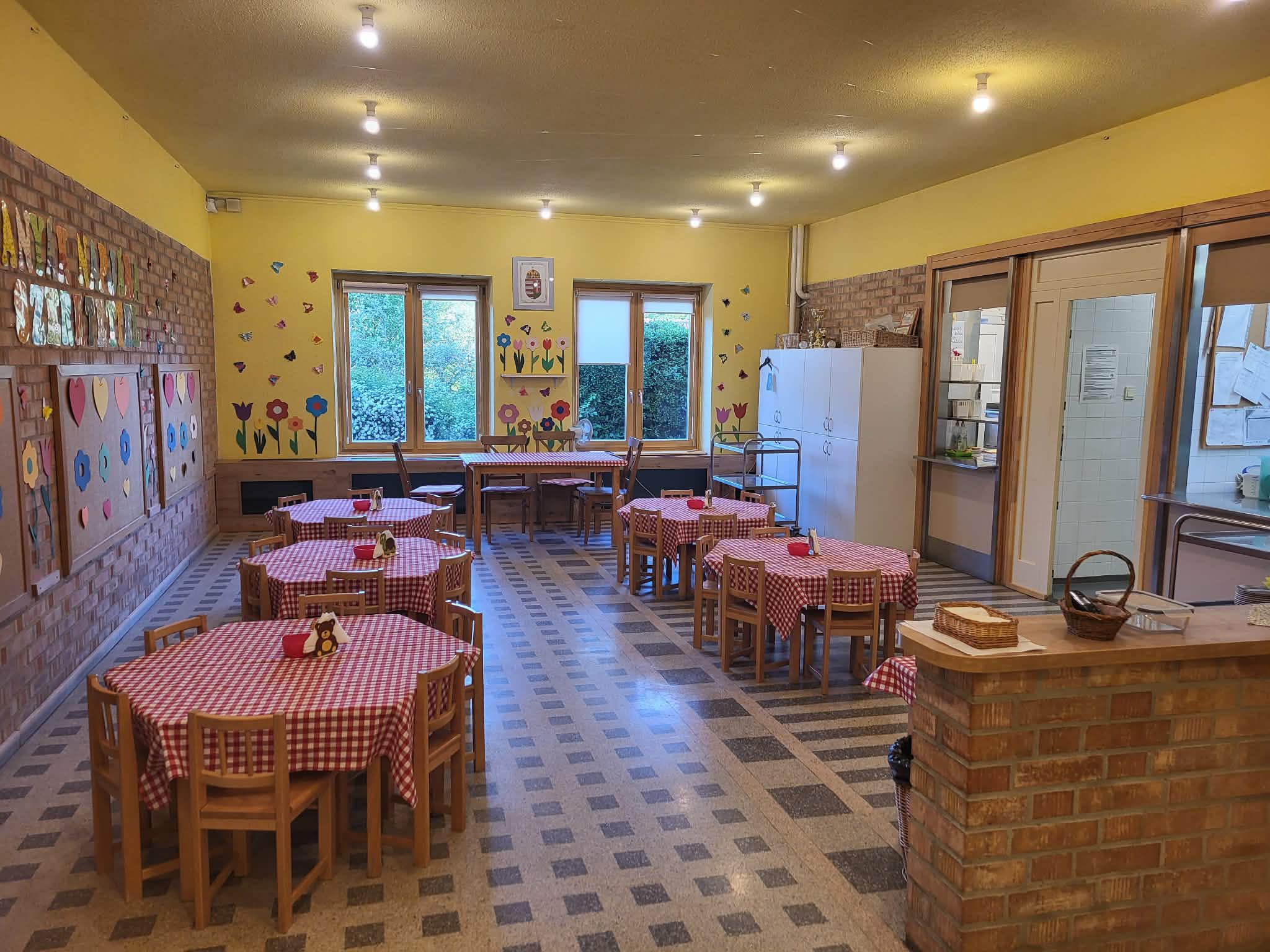 Kolozsvár utcai épület